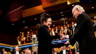 أولجا توكارتشوك الفائزة بنوبل تثير الجدل: الأدب ليس للحمقى والأغبياء – جريدة الخبر اليوم