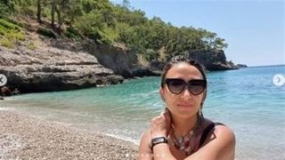 ياسمين غيث تستمتع بعطلتها الصيفية.. وتنشر صورا وهي تسبح وسط المياه – جريدة الخبر اليوم