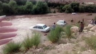 مصرع 18 بسبب سيول جارفة ضربت جنوب إيران (فيديو) – جريدة الخبر اليوم