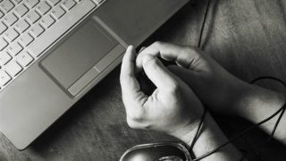 «تتبع مواقع مشبوهة».. صحفية بـ«الدستور» تكشف كواليس اختراقها غرف الشات المغلقة – جريدة الخبر اليوم