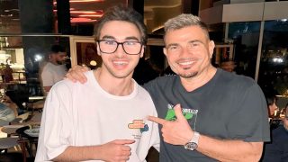 نشر الممثل عبدالله سلامة مؤخرا علي حسابه الشخصي ( ما تحكمش علي الكتاب من غلافه ) بخصوص واقعة عمرو دياب في الفرح الأخير