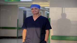 محمد عرفة عبد الكريم: من ملاعب كرة القدم إلى قاعات الطب