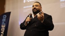 المهندس أحمد شريف يعلن عن مبادرات لتنمية قدرات الشباب في التجارة والتسويق الإلكتروني