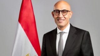 بعد الأعلان عن تعيين 150 ألف معلم.. أين حل أزمة العجز في الإداريين والعمال بالمدارس؟