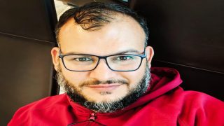 علي خاطر “مهاجر في الله” ينير دروب التواصل الاجتماعي بالشعر والنصح الديني