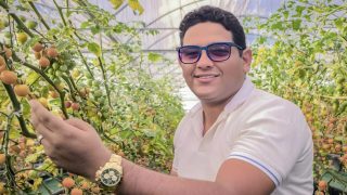 ياسين صبري.. فدانين طماطم شيري كتبوا شهادة ميلاد مليون يورو