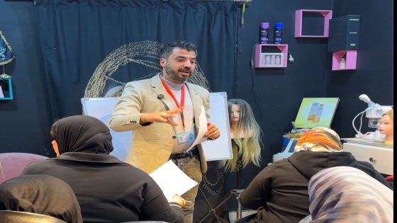 خبير التجميل أحمد الشربيني يدعو لتقنين وتنظيم قطاع “تصفيف الشعر” بدلاً من الهجوم على العاملين فيه